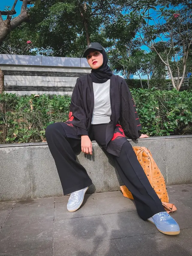 Usai Jalani Umroh, Ini 7 Gaya Jess Amalia yang Tetap Tampil Berhijab