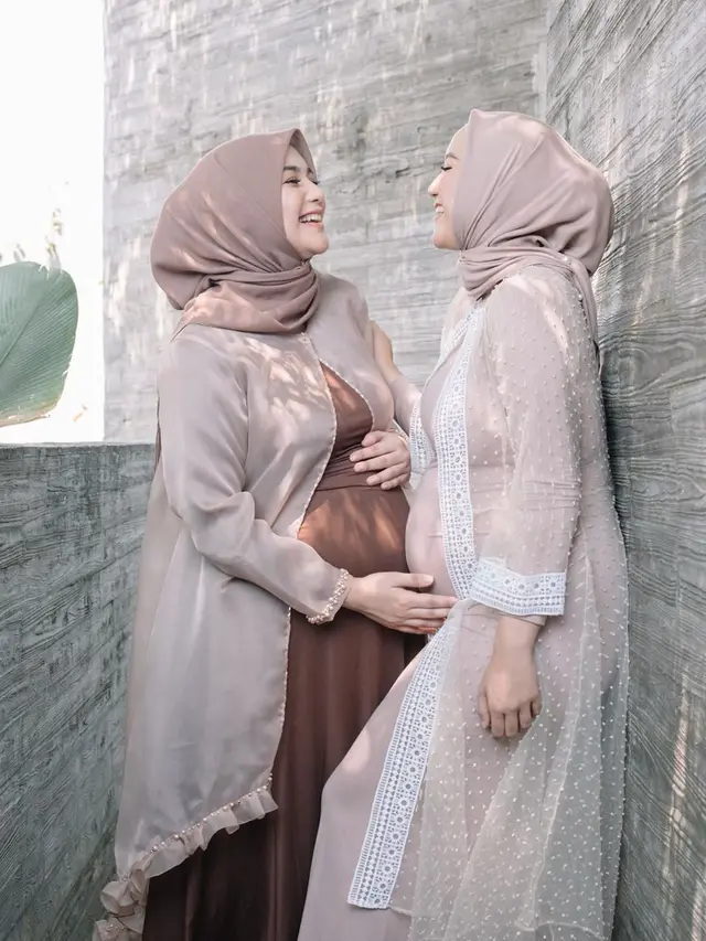 6 Potret Maternity Shoot Citra Kirana dan Erica Putri