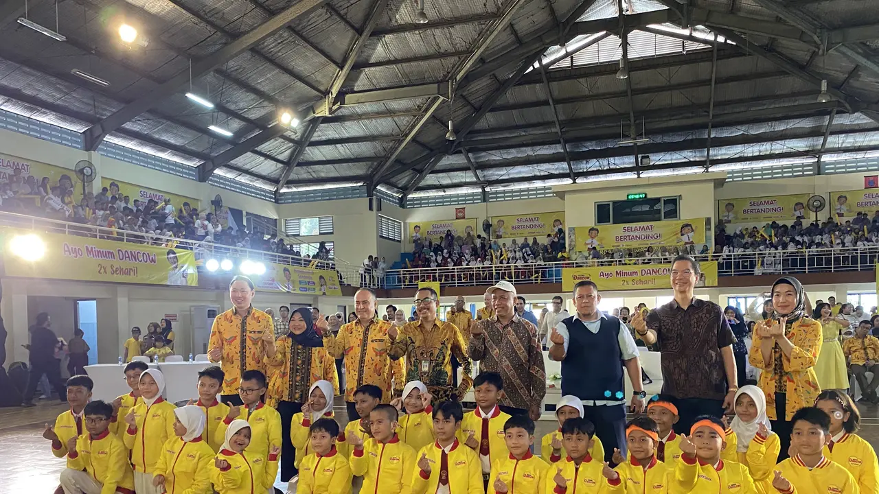Kegiatan DANCOW Indonesia Cerdas di Jakarta, Minggu (13/4/2025).