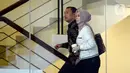 Terpidana General Manager Commercial PT Humpuss Transportasi Kimia, Asty Winasti bersiap untuk pemeriksaan di Gedung KPK, Jakarta, Rabu (5/2/2019). Asty diperiksa terkait kasus suap bidang pelayaran antara PT Pupuk Indonesia Logistik dengan PT Humpuss Transportasi Kimia. (merdeka.com/Dwi Narwoko)