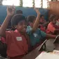 Siswa di Papua bersemangat untuk sekolah. (Liputan6.com/Katharina Janur)