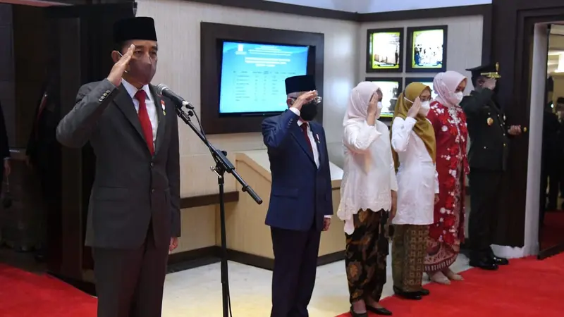 Jokowi dan Ma'ruf Amin pimpin apel dan renungan suci di TMP Kalibata