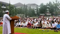 Warga Muhammadiyah di Banyumas, Jateng, menggelar sholat Lebaran Idul Fitri di Lapangan Mas Mansoer, Kampus I Universitas Muhammadiyah Purwokerto (UMP), Jumat (21/4/2023). (Dok. Ist)