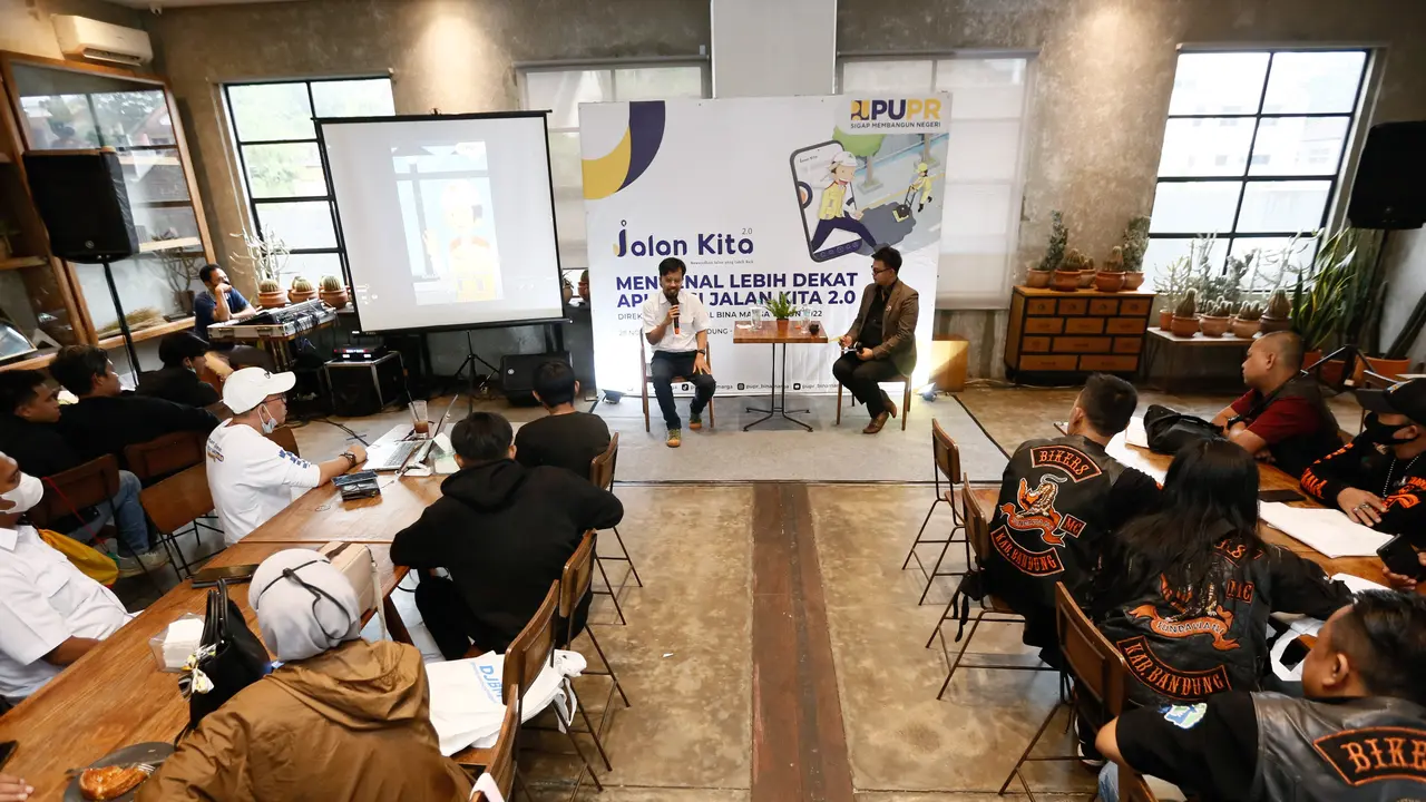 Kementerian Pekerjaan Umum dan Perumahan Rakyat (KemenPUPR) melalui Direktorat Jenderal Bina Marga melakukan sosialisasi aplikasi Jalan Kita 2.0 kepada masyarakat Kota Bandung, Jawa Barat.