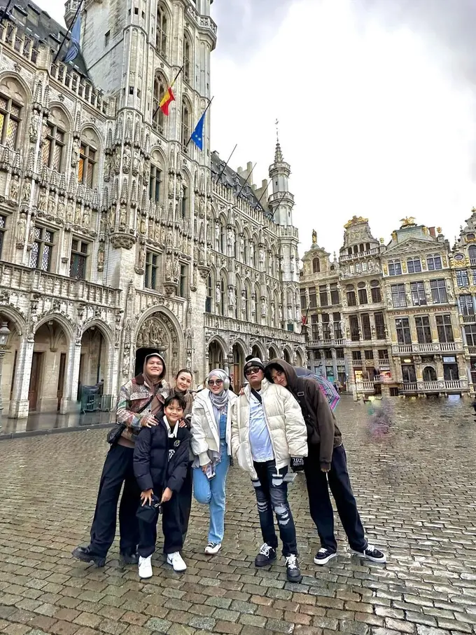 Pesona Mahalini Tiru Gaya Hijab Lawas Putri Delina saat Liburan ke Eropa