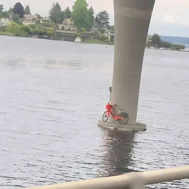 6 Kendaraan Salah Tempat Parkir Ini Bikin Geleng Kepala, Kocak