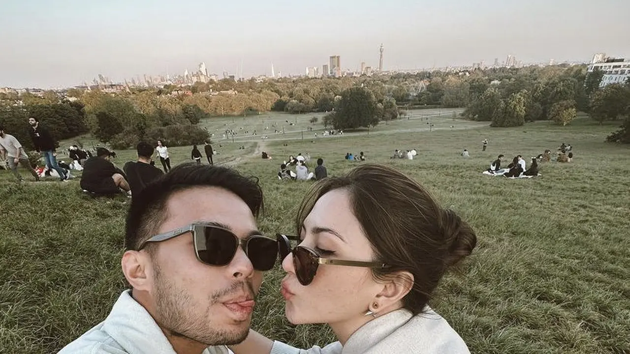 Penampilan Jessica Mila dengan Riasan Wajah Natural Saat Honeymoon