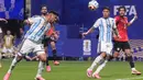 Pemain Argentina Cristian Romero mencetak gol pertama timnya mereka selama pertandingan sepak bola babak 16 besar Piala Dunia antara Argentina dan Mesir di Atlanta, Selasa, 7 Juli 2026. (AP Photo/Mike Stewart)