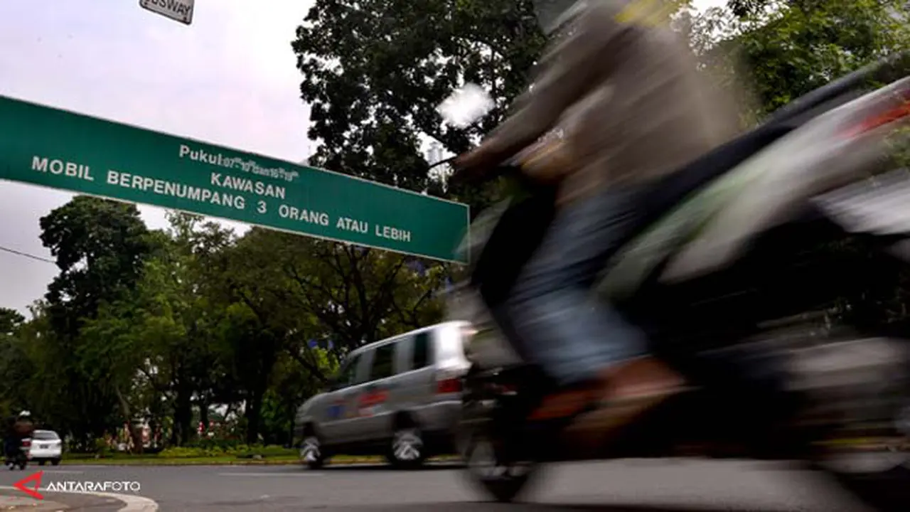 jalan-medan-merdeka-130831-c.jpg