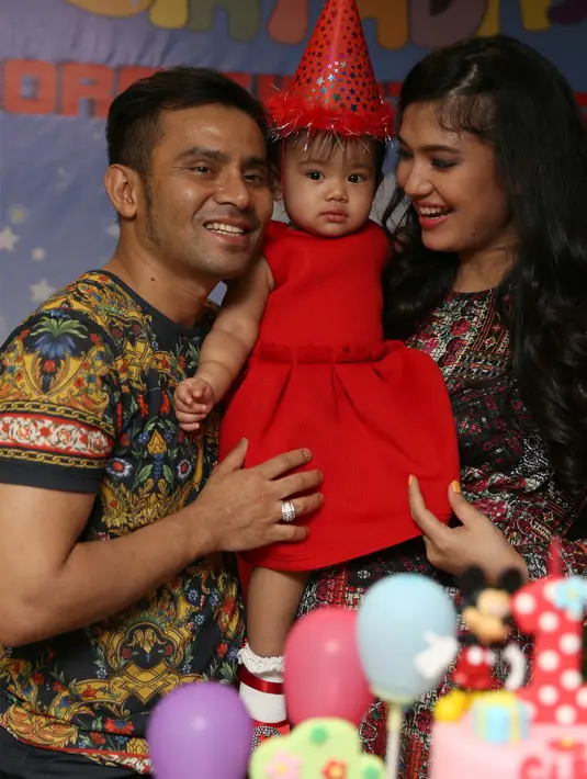 'Kalau ada jadwal kegiatan yang padet minimal dua hari aku harus pulang, harus balik dulu ketemu sama Cleo. Malah harusnya tiap hari ketemu, pulang secepat mungkin,' tegas Judika. (Andy Masel/Bintang.com)