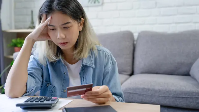 8 Kebiasaan Finansial yang Bikin Keuangan Stagnan, Stop Sekarang Kalau Mau Tumbuh