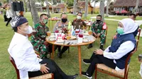 Tangani Klaster Covid-19 di Banyuwangi, Menteri Khofifah: Kami Iringi Satgas Cari Solusi Terbaik dan Tercepat