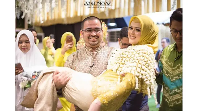 7 Potret Cut Meyriska dan Roger Danuarta Jalani Tradisi Khas Aceh