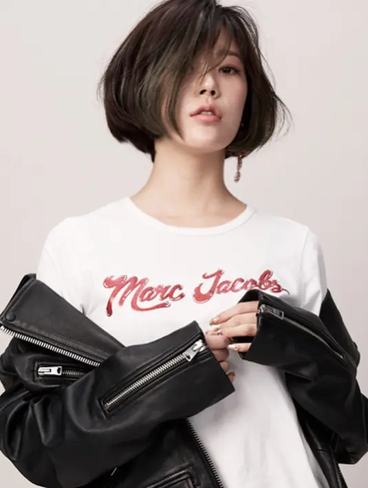 "Aku berterima kasih kepada pledis dan CEo Han Sung Soo yang sudah mengizinkanku untuk bertumbuh sebagai Lizzy. Dan aku tidak akan melupakannya," tuturnya. (Foto: instagram.com/luvlyzzy)