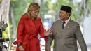 Untuk diketahui, kedatangan Ratu Maxima dari Kerajaan Belanda ke Indonesia dalam rangka kunjungan kerja dengan kapasitasnya sebagai United Nation Secretary-General’s Special Advocate (UNSGSA) for Financial Health. Untuk diketahui, Presiden Republik Indonesia Prabowo Subianto (kanan) berbincang dengan Ratu Maxima dari Belanda (tengah), selaku Advokat Khusus Sekretaris Jenderal PBB untuk Kesehatan Keuangan (UNSGSA), di Istana Merdeka, Jakarta, pada 27 November 2025. (Foto oleh BAY ISMOYO/AFP)