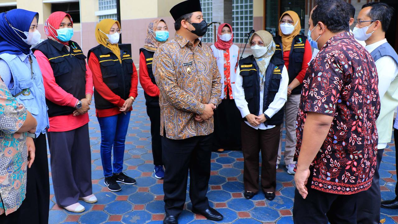 Pemkot Tangerang yang bekerjasama dengan Ikatan Dokter Indonesia (IDI) Cabang Tangerang menerjunkan tim kesehatan, untuk memberikan layanan kesehatan gratis kepada para korban gempa.