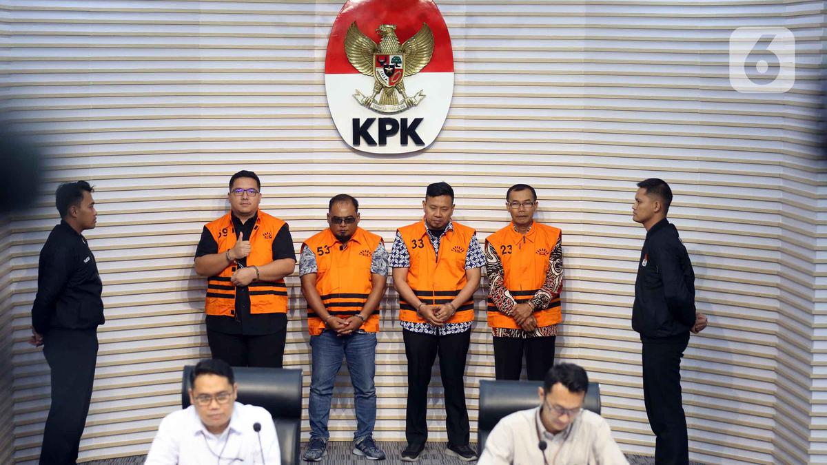 KPK Tahan 4 Tersangka Kasus Dana Hibah Pemprov Jatim
