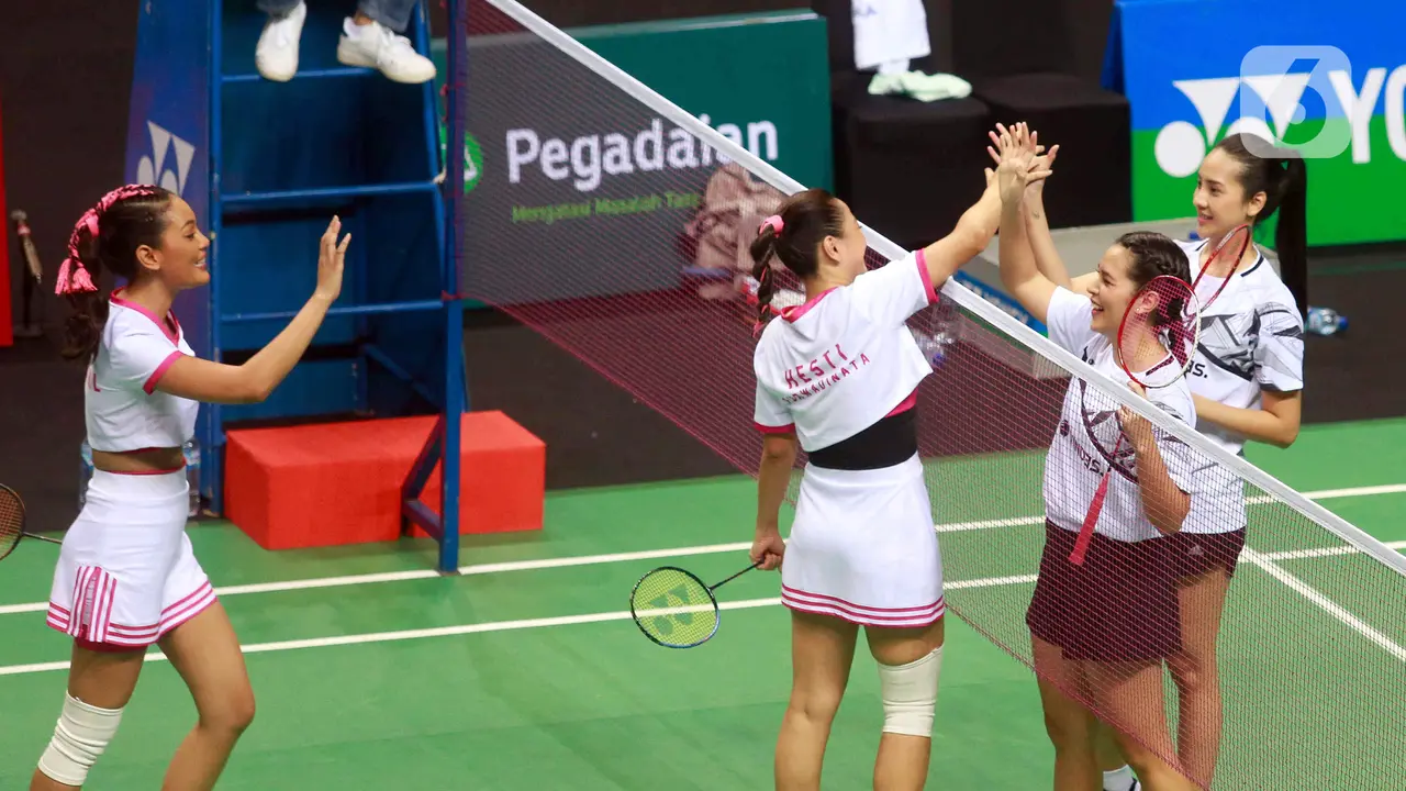 FOTO: Hesti Purwadinata / Erika Carlina Menang Lawan Raisa / Anya Geraldine di Tepok Bulu 2022