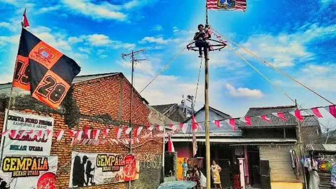 [Bintang] 5 Fakta Panjat Pinang, Perlombaan Saat Perayaan 17 Agustus