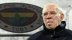 Fenerbahce head coach Spanish Luis Aragones reacts during a UEFA Champion League Group G football match against FC Dynamo in Kiev on December 10, 2008. Dynamo won 1-0. AFP PHOTO/ SERGEI SUPINSKY 