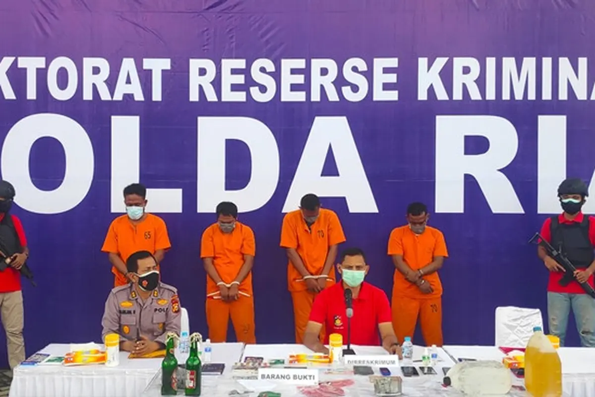 Konferensi pers pengungkapan tindak pidana di Polda Riau.