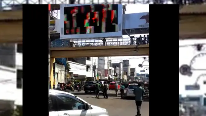 [Bintang] Diduga Stres, Pria Kebumen Bunuh Diri di JPO Alun-alun Bandung
