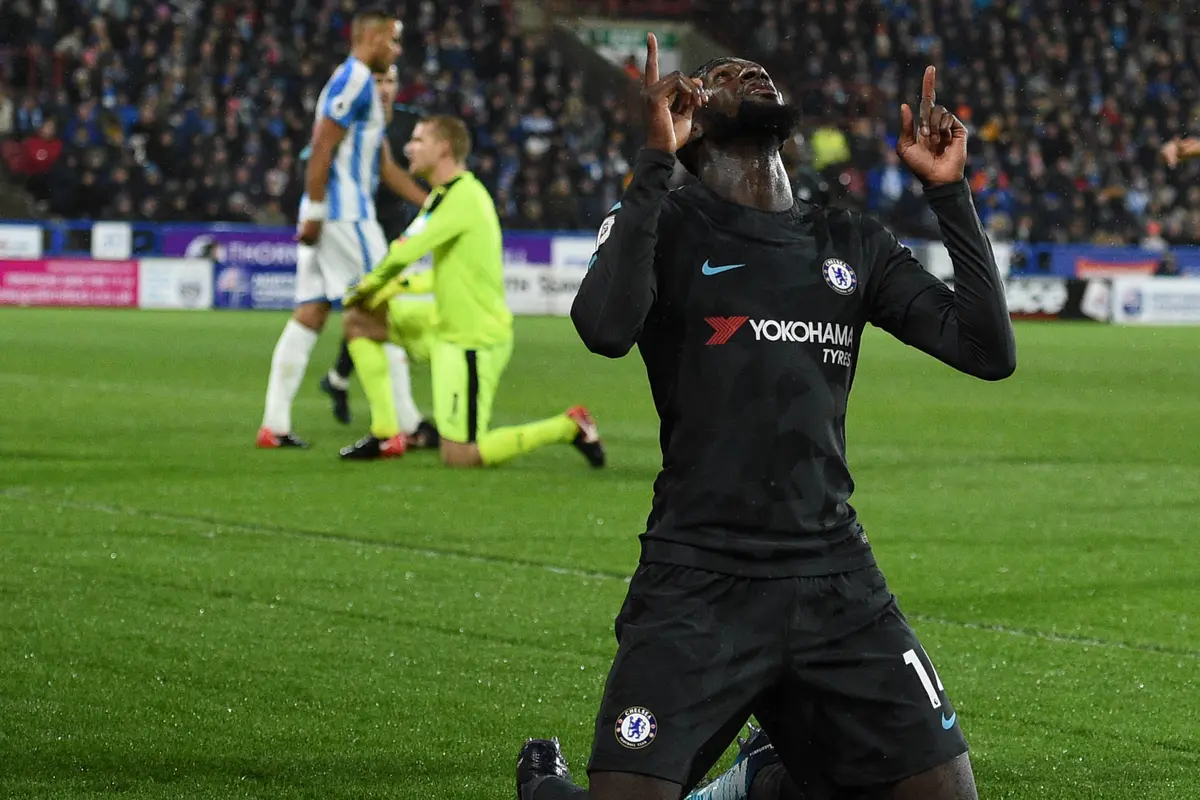 FOTO: Bungkam Huddersfield, Chelsea Pepet Manchester United