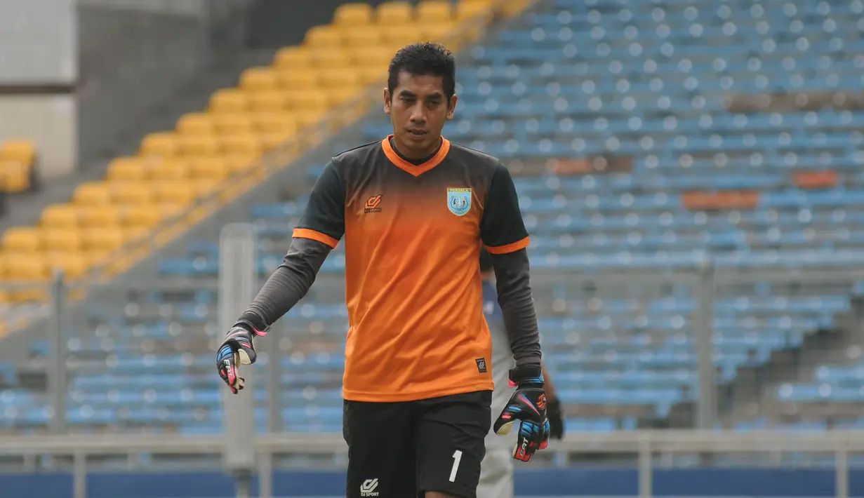 Kiper berusia 38 tahun itu dinyatakan meninggal dunia setelah mendapatkan perawatan di Rumah Sakit Umum Daerah Dr Soegiri, Lamongan. (Helmi Fithriansyah/Liputan6.com)