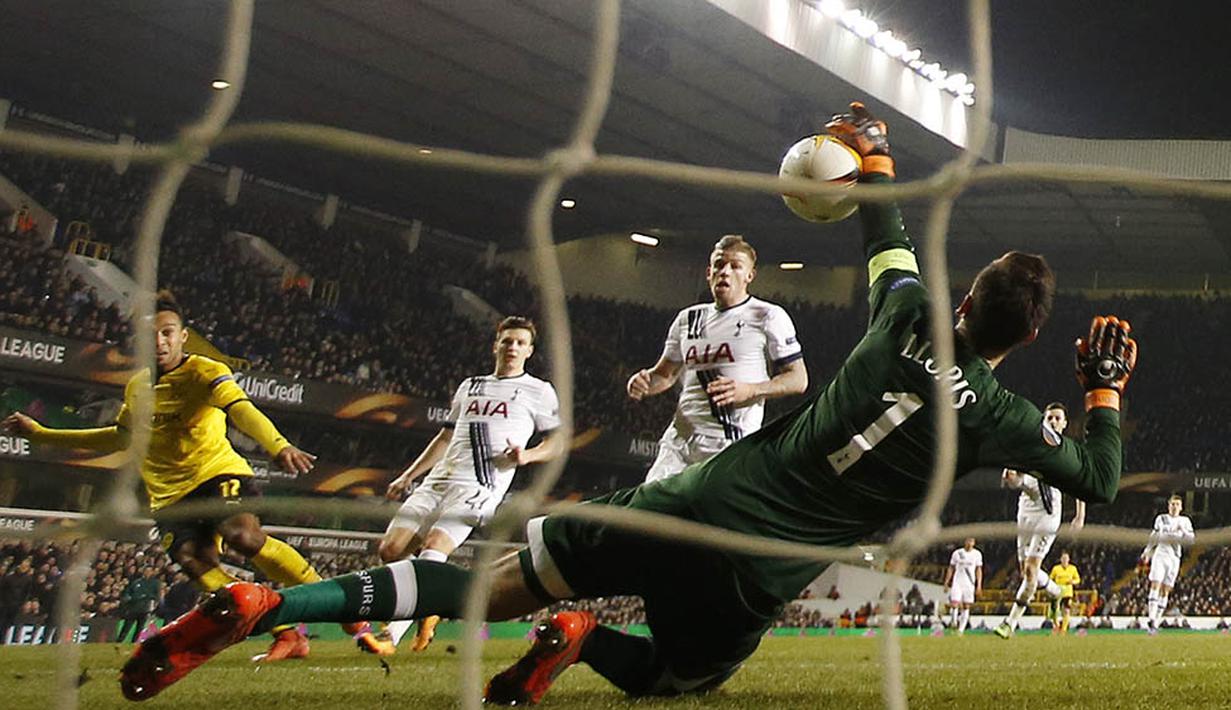 Proses terjadinya gol kedua dari striker Dortmund, Pierre-Emerick Aubameyang, ke gawang Tottenham pada laga leg kedua babak 16 besar Liga Europa di Stadion White Hart Lane, Inggris, Jumat (18/3/2016) dini hari WIB. (Action Images via Reuters/John Sibley)