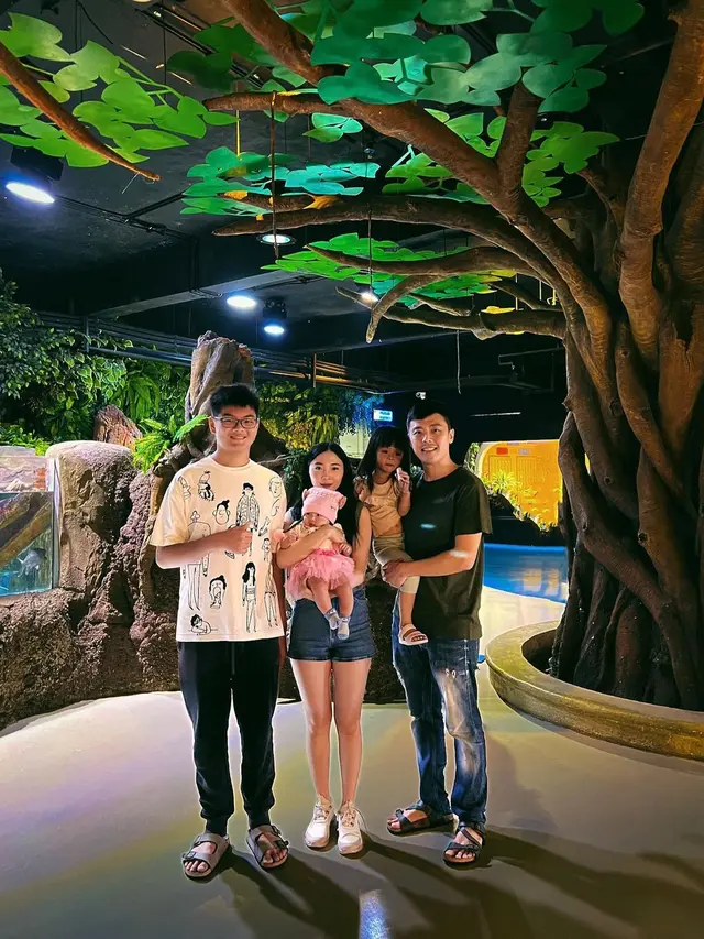 7 Potret Kapten Vincent Bersama Istri dan Anak yang Tampil Makin Mesra