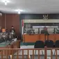 Suasana sidang mantan Wali Kota Dumai Zulkifli Adnan Singkah di Pengadilan Tipikor Pekanbaru. (Liputan6.com/M Syukur)