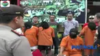 Komplotan ini banyak beroperasi di wilayah Cimahi dan Bandung, dengan sasaran pabrik dan toko material bangunan.