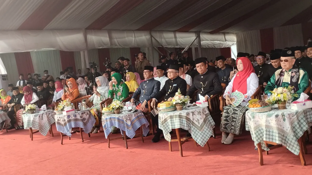 Penjabat Gubernur DKI Jakarta, Heru Budi Hartono bertemu kangen dengan mantan Gubernur Jakarta, Fauzi Bowo alias Foke di Lebaran Betawi 2023