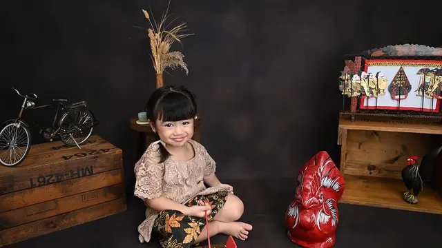 Super Fotogenik, 7 Potret Menggemaskan Anak Felicya Angelista dan Caesar Hito Kenakan Baju Adat Jawa (instagram/felicyangelista_).