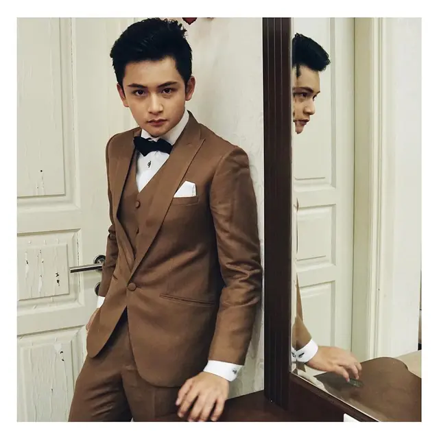 Gaya Randy Martin Saat Kenakan Jas. (Sumber: Instagram/randymartinnn)