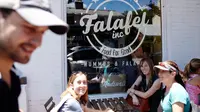 Tengok restoran Falafel Inc. yang tidak hanya menyajikan makanan lezat, namun juga beramal untuk membantu pengungsi. Sumber foto: Salma Hasan Ali.