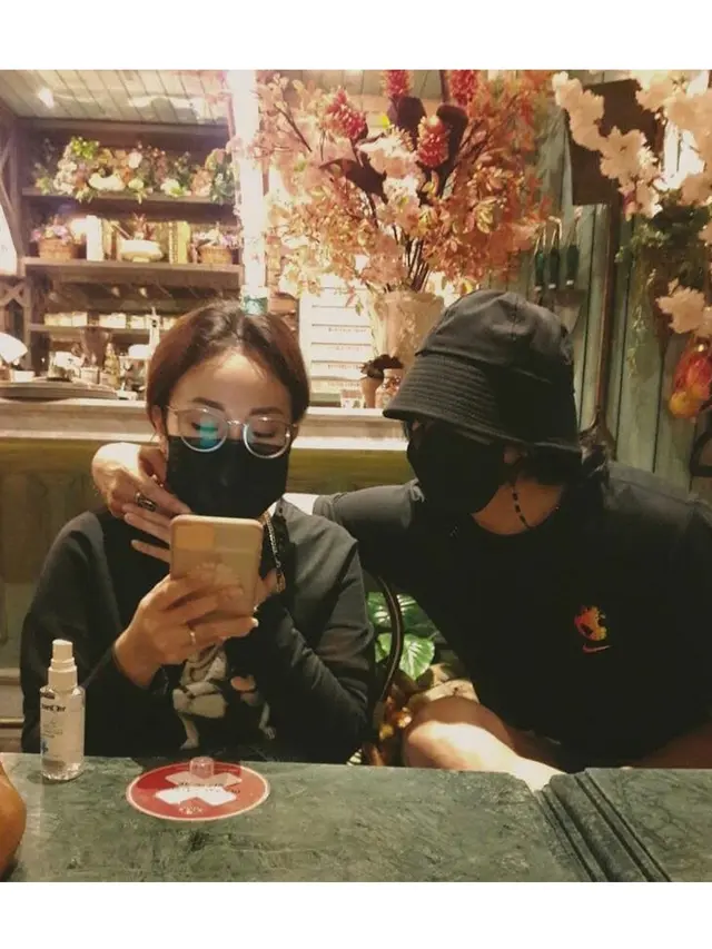 6 Potret Dimaz Andrean dan Istri yang Jarang Tersorot, Selalu Kompak dan Mesra