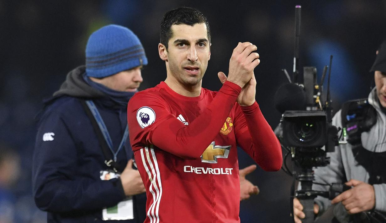 Henrikh Mkhitaryan meninggalkan Manchester United pada 22 Januari 2018. Ia ditaksir memiliki banderol sebesar 35 juta euro. Kala itu, Pemain Armenia tersebut dilepas menuju Arsenal dengan mahar 34 juta euro. Mkhitaryan sendiri sempat menjadi andalan di lini tengah Setan Merah dengan mengoleksi 13 gol dan 11 assist dalam  63 kali penampilannya saat berseragam Setan Merah. (AFP/Ben Stansall)