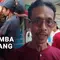 Peserta Lomba Panjat Pinang Jatuh