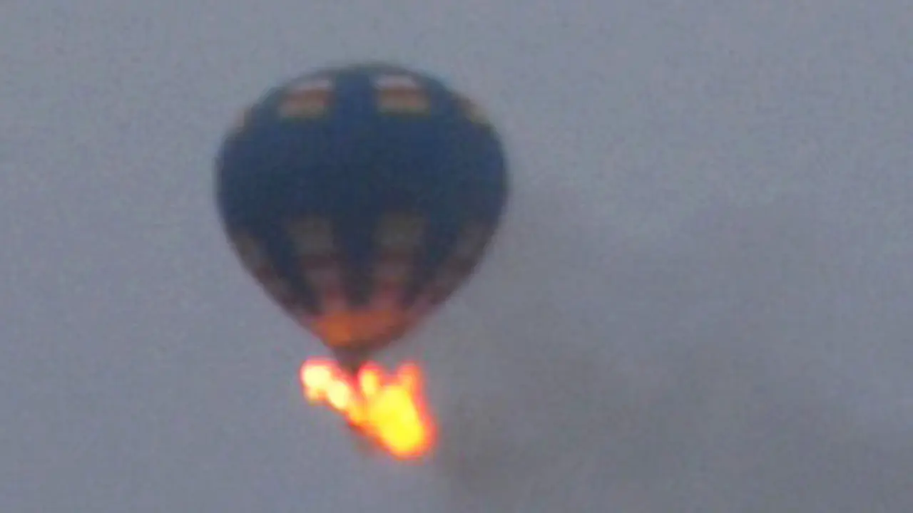 Balon Udara Terbakar Saat Terbang, 2 Orang Tewas