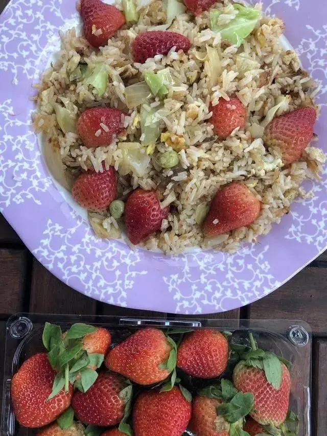 10 Potret Nyeleneh Orang Bikin Nasi Goreng, Ada Kuahnya