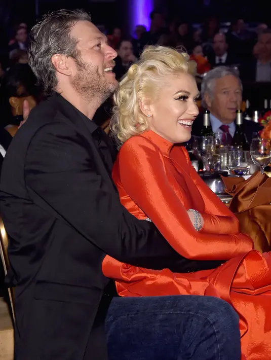 Berdasarkan Hollywood Life bahwa harga cincin berlian yang dibawa Blake seharga sekitar Rp 16,3 miliar. Selain itu, cincin itu ditaruh dalam mangkok untuk memberikan surprise. (AFP/Bintang.com)