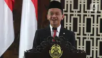 Menteri Energi dan Sumber Daya Mineral (ESDM) yang baru Bahlil Lahadalia saat acara serah terima jabatan Menteri ESDM di Kantor Kementerian ESDM, Jakarta, Senin (19/8/2024). (merdeka.com/Arie Basuki)