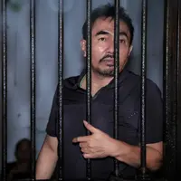 Gatot Brajamusti kembali menjalani persidangan. Agenda persidangan Gatot hari ini, Selasa (31/10/2017) adalah putusan sela atas esepsi yang diajukan yang berkaitan dengan tiga kasus hukum Gatot. (Adrian Putra/Bintang.com)