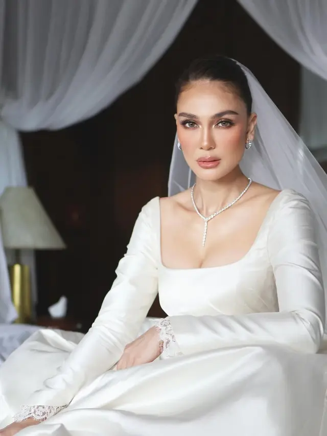 Gaya Mewah Serba BVLGARI Luna Maya di Momen Resepsi, Total Perhiasannya Capai Rp5,3 Miliar