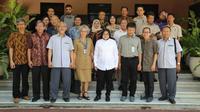 Wali Kota Surabaya Tri Rismaharini beserta jajarannya apat koordinasi untuk meningkatkan inovasi pelayanan di Rumah Sakit Umum Daerah (RSUD) dr Soewandhi dan RSUD Bhakti Dharma Husada (BDH). (Foto: Liputan6.com/Dian Kurniawan)