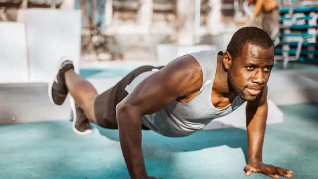 Olahraga push-up dapat membantu wajah tampak lebih awet muda