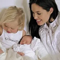 Hampir sepekan kabar perceraian Brad Pitt dan Angelina jolie belum menemukan ujung masalahnya, pertanyaan mengenai kelanjutan kasus ini pun terus bergulir. (Instagram/Angelinajolie.bradpitt)