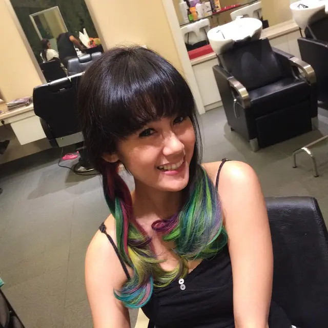 6 Potret Ardina Rasti dengan Warna Rambut Berbeda, Curi Perhatian