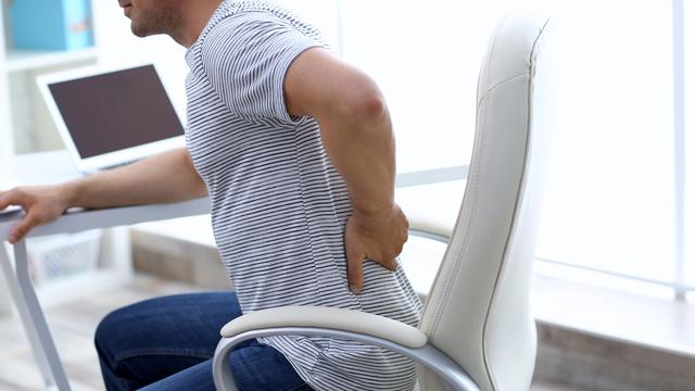 Duduk Lama Picu Sakit Pinggang, Simak 4 Cara Mudah untuk Meredakannya